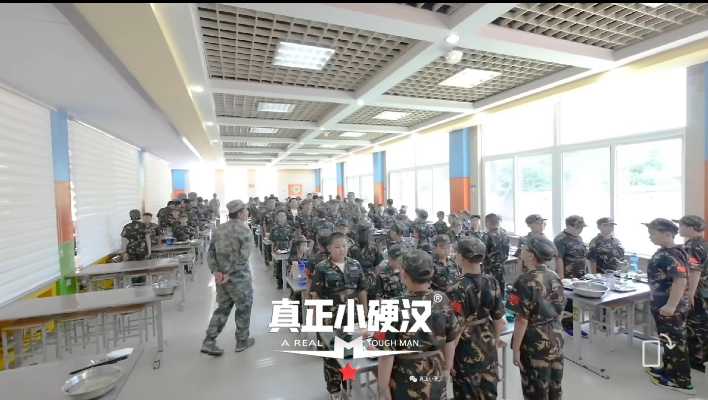 濟南小硬漢軍事夏令營(yíng)在這個(gè)和平的年代，國防意識的培養顯得尤為重要
